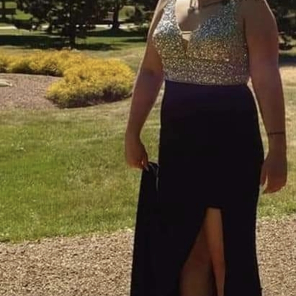 Formal dress - Picture 2 of 10